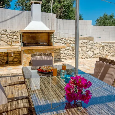 Thea Antonis Villa Gaios