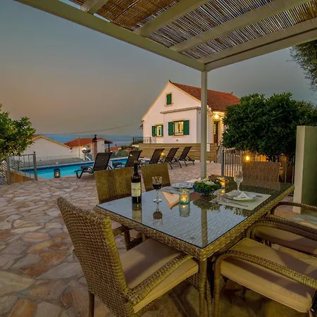 Βίλα Thea Antonis *